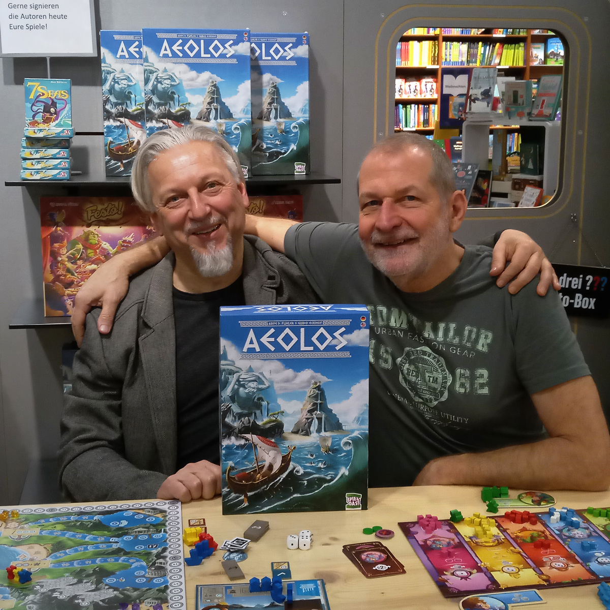 Am Samtag durfen Guido Eckhof und ich unser Spiel AEOLOS im Thalia Main-Taunus Zentrum präsentieren, spielen lassen👨‍👨‍👧‍👦 und signieren🖌. Es hat riesigen Spaß gemacht😃. Wir hoffen, das AEOLOS unter vielen Weihnachtsbäumenliegen wird um viele Menschen glücklich zu machen.