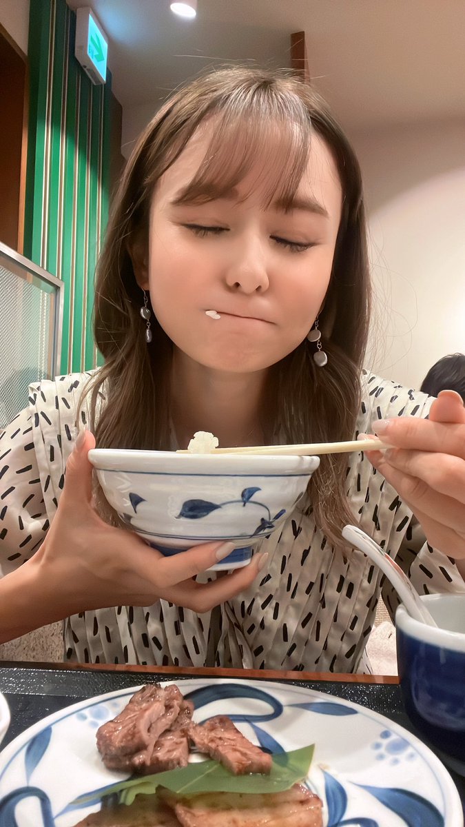 mikusawa's tweet photo. おはよう☀

とある仕事帰りに食べた、ねぎしがうめーーーーよの画像。
意外と周りがねぎし、みんな知らなかったので
Twitterで言いたい！

ねぎしのこのセットうまいよー
1700円くらいの���めオカワリ自由 https://t.co/O0zJHaQM7P