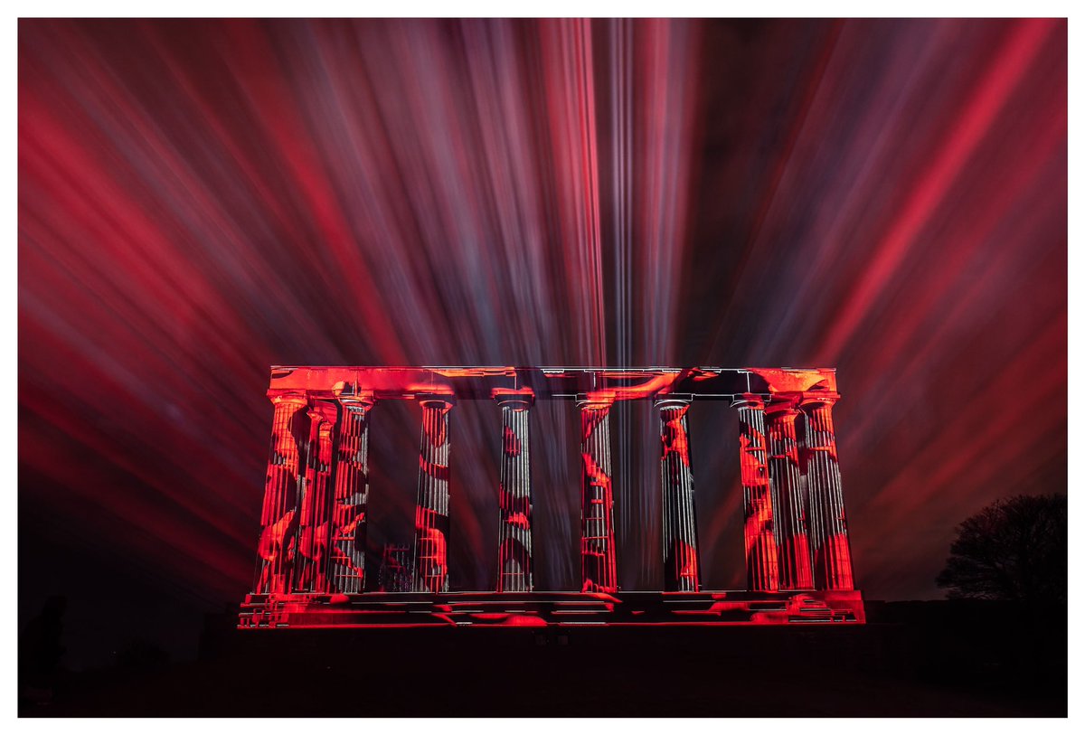 And finally . . the last of the three for the weeklies! There was a foggy one for ShareMondays, some 🏴󠁧󠁢󠁳󠁣󠁴󠁿 for Wex and this explosion of red on Calton Hill for #fsprintmonday.
The light show was stunning and my shot was almost straight out the camera. I’m a sucker for bright lights!