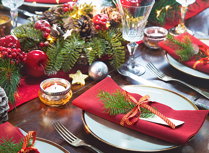 AlteregoD_nl's tweet image. De temperaturen dalen, de sneeuwvlokjes ❄️ laten nog even op zich wachten en de huizen zijn gehuld in kleurrijke lichtjes. Het is #Kerstmis 🎄! Alterego presenteert u verschillende manieren om uw #tafel te #decoreren voor een onvergetelijke #kerstavond 🥳 ow.ly/ZsKY50I9kUn