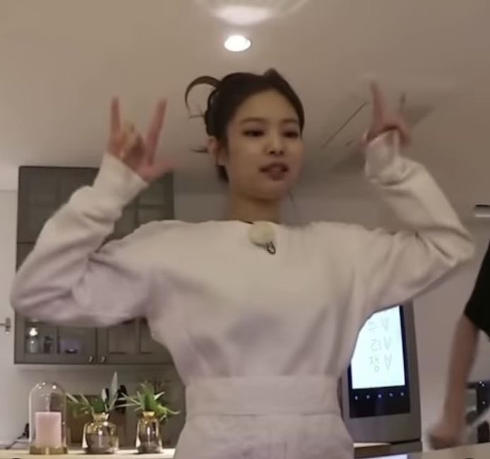 ошалеть, купила подписку на какую то хуйню, и даже не поняла этого.