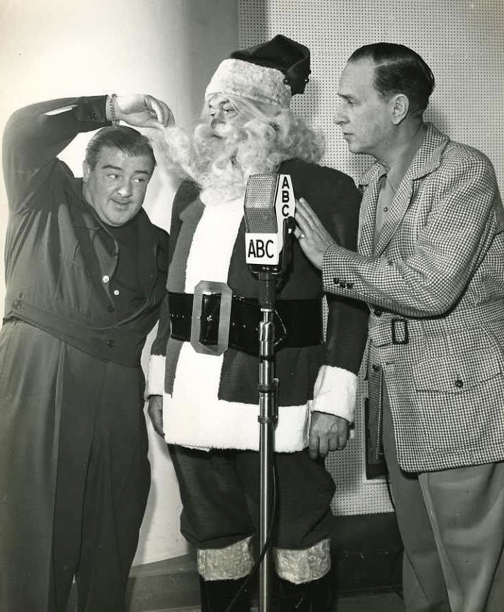 RobertWRossEsq's tweet photo. Chums! Don’t forget most of this year’s #ComedyAdvent is going on over on the #ComedyHistorian Facebook page: it was Dud yesterday; and today it’s Bud (with Lou). Join us there for much more #Christmas #comedy… 🤪 https://t.co/dmCGeSls8M