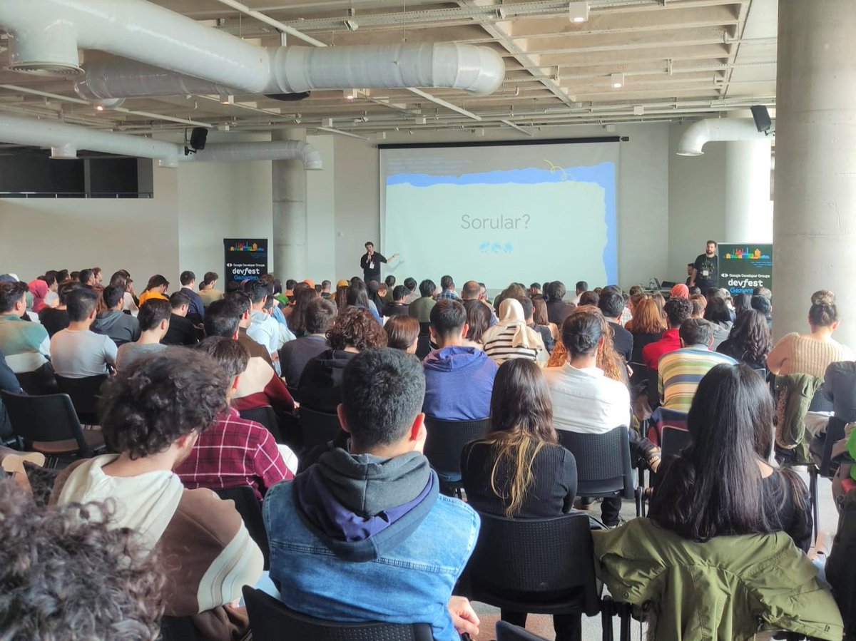 🟠42 Nolu Bilişim Teknolojileri Meslek Komite Üyelerimiz, Odamızın da destekleriyle düzenlenen Google Developer Groups #DevFest2022Gaziantep etkinliğinde yer aldı.