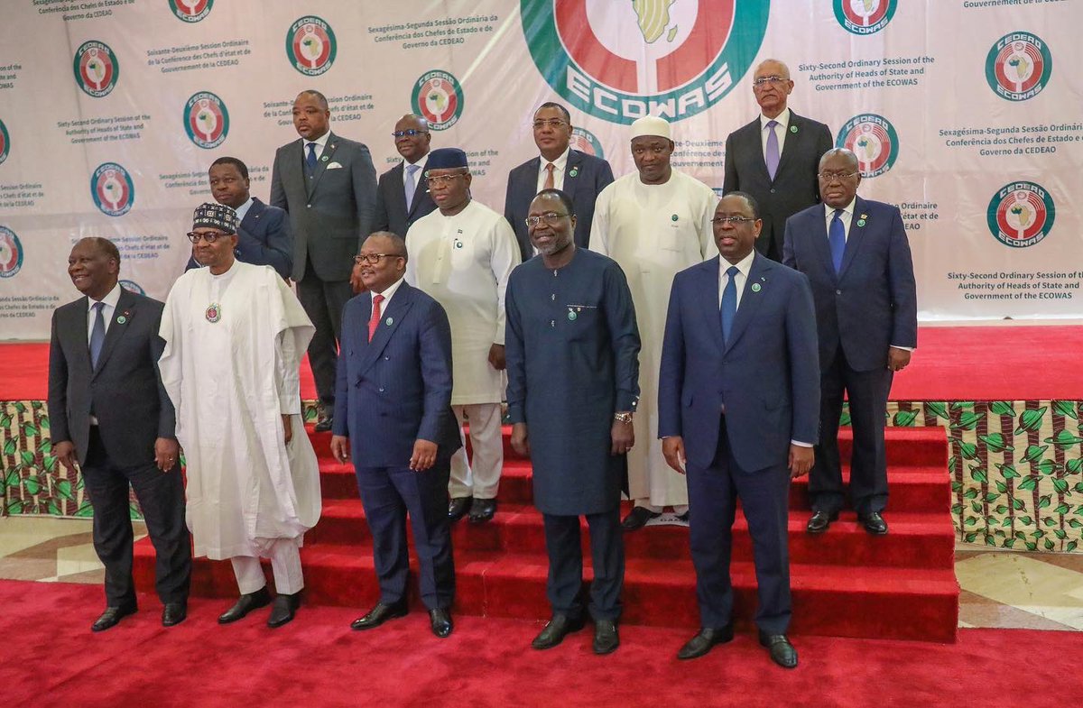 Le Président @Macky_Sall a pris part ce dimanche au 62e sommet de la #CEDEAO qui s’est tenu à Abuja. Les Chefs d’État ont décidé de la poursuite du dialogue à propos de la transition au Burkina, en Guinée et au Mali, constatant la bonne dynamique de respect des chronogrammes.