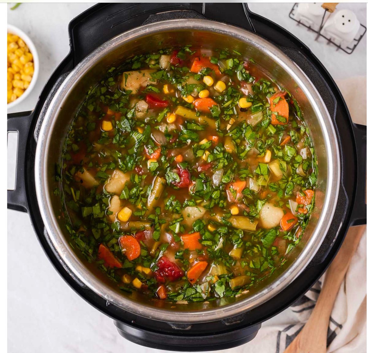 Sally578's tweet photo. @misskimdirector @nicolemalonso @redTamsen @Summersett_ @CamilleSully @carmenmoore1 @alisonwandzura @MsChoiLee @RealTammyGillis @JeffTeravainen @VixxiKitsune #SoupToGo time for a homemade hearty soup bowl ๐ฒ https://t.co/04laRhwg14