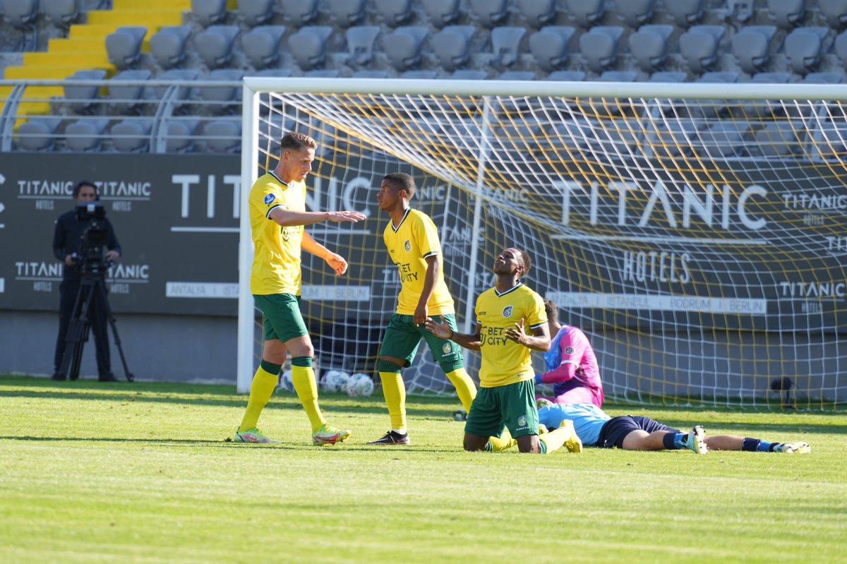 FortunaSittard's tweet photo. 39β | Fortuna weer op voorsprong! Embalo ziet zijn inzet van richting veranderd worden: 1-2.
#adsfor https://t.co/IUnla6Az71