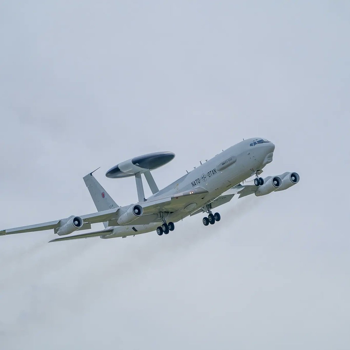 NATO_AIRCOM's tweet photo. Around 40 fighter & support aircraft from #NATO Allies🇩🇪🇨🇿🇮🇹🇧🇪🇪🇸🇫🇷 plus @NATOAWACS completed complex training as part of the Tactical Leadership Programme enhancing their technical & tactical skills in challenging scenarios
Read more https://t.co/QxUvU23ITq
#StrongerTogether https://t.co/6INKlFBPUW