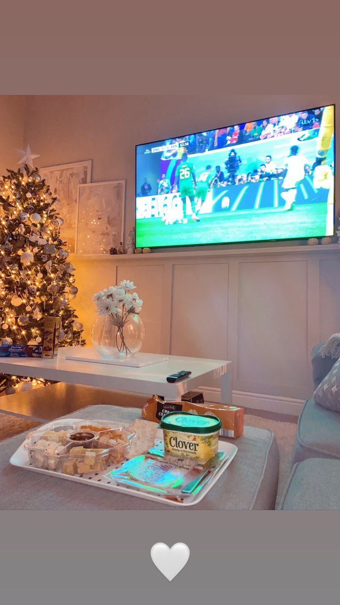 Last night was lovely ✨🥰🎄✨… Cheese and crackers always seems a better idea at Christmas 🤷🏼‍♀️