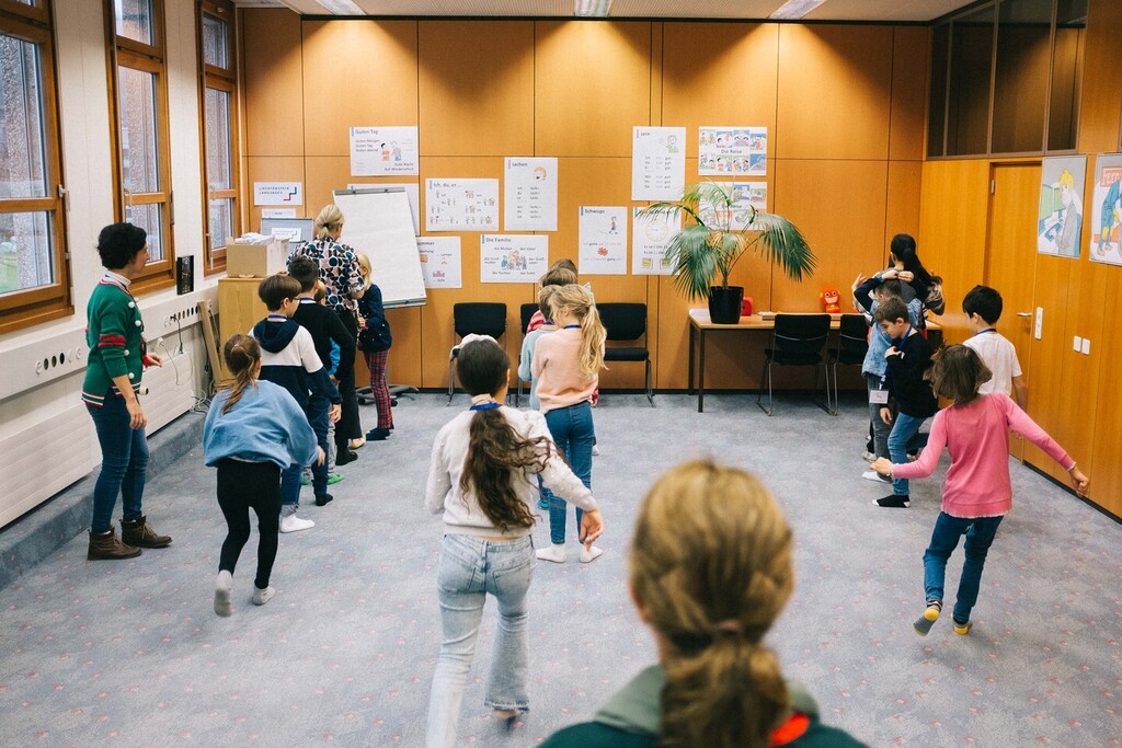 Englisch Vokabeln lernen kann Spass machen??
Oh ja! Die Kinder aus Triesen haben es beim "Live the Language" Christmas Workshop vorgemacht. 
🎄🎁❄🎅

#liechtenstein #liela #english #englishforkids #learningbydoing #fun #lernen #lernenmachtspaß #sprachen… instagr.am/p/ClyHpF5KJzm/