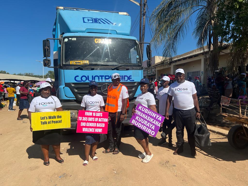 MUSASAZIM's tweet photo. CHIREDZI #16DaysOfActivism Transforming the town towards a violence free society.Children,Men,Women, Youths all marched in solidarity to end GBV #Safecommunities #Ecorys @UKinZimbabwe #Toose semhuri tinemukana wekupedza Mhirizhonga!Say no to GBV.Toose ngatiitei pedu @PlanZimbabwe https://t.co/va2O0B0hbs