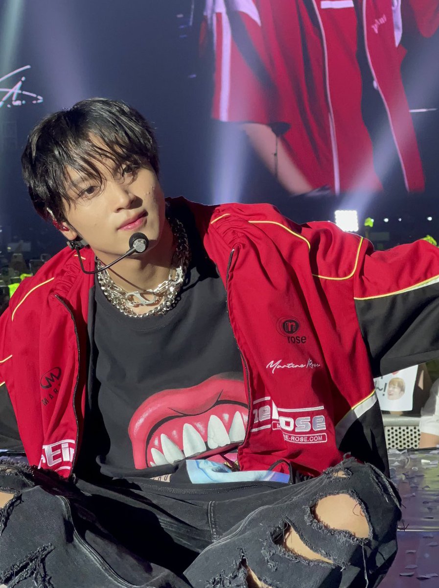 lhcdaily's tweet photo. seriously so mesmerized by haechan's beauty https://t.co/n3mnzHCODt