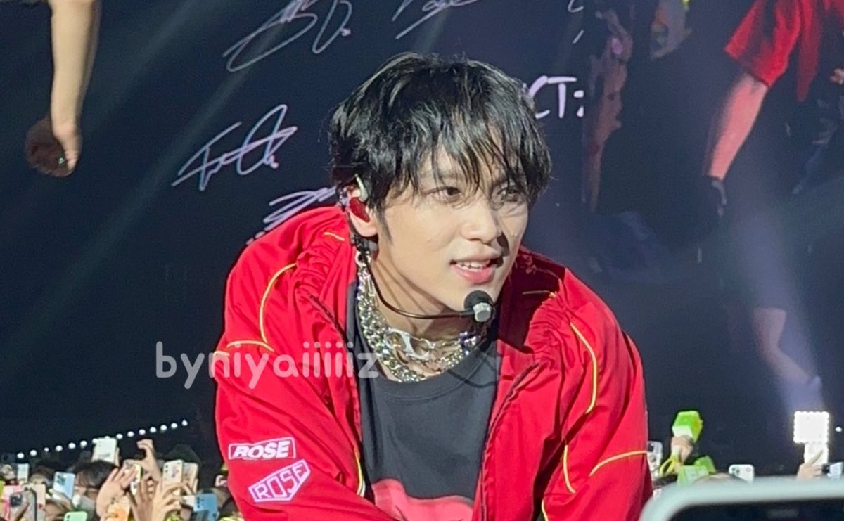 lhcdaily's tweet photo. seriously so mesmerized by haechan's beauty https://t.co/n3mnzHCODt