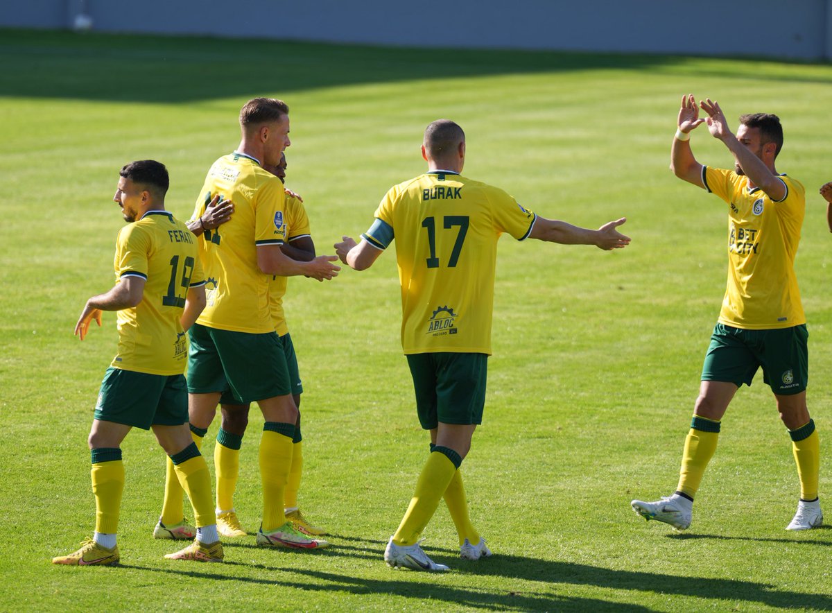 FortunaSittard's tweet photo. Het is rust. Burak twee keer belangrijk met een assist, Gladon en Umaro haalden de trekker over: 1-2!
#adsfor https://t.co/SofJq0Glqm