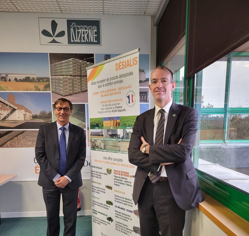 🟢AG France Luzerne à Châlons ce 02/12/2022
Bilan positif de l'activité :
- Apports en hausse malgré un rendement moyen
- Protéine qui se tient bien
- Cotations luzerne en progression continue. 
<a href="/didiermaudoux/">Didier Maudoux</a> : président FLU 
<a href="/pierrebegoc/">Pierre BEGOC</a> : DG #Désialis
#Agriculture
#Luzerne