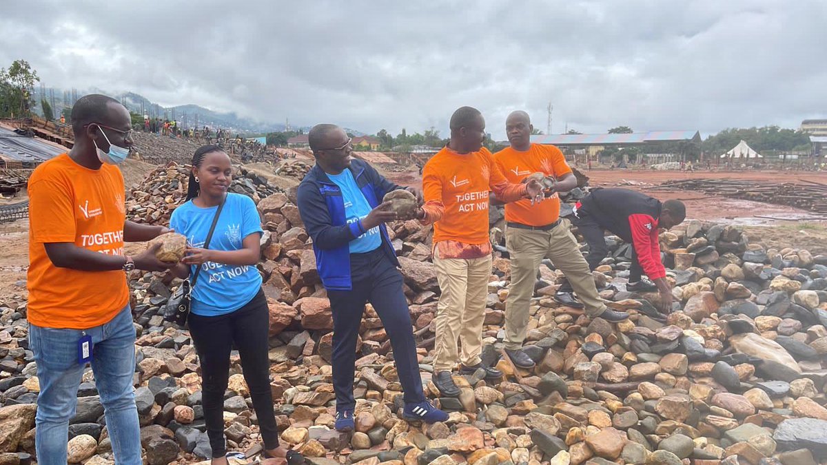 UNV_ESARO's tweet photo. To all UN #Volunteers serving in East and Southern Africa region, and around the globe; today, we celebrate YOU.🧢 

You are our everyday heroes, and the champions of global #solidarity. 💙🧡 https://t.co/mFJ3vyqHgb