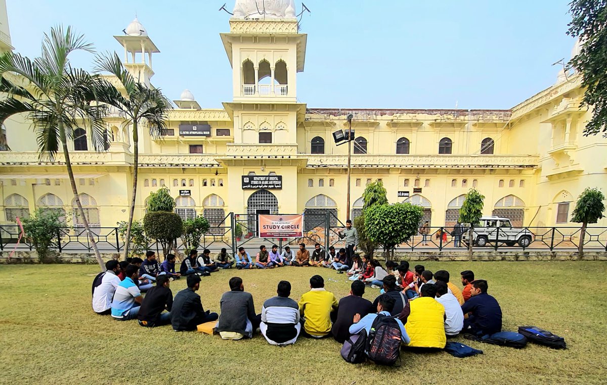 iGhanshyamShahi's tweet photo. सामाजिक समरसता दिवस की पूर्व संध्या पर Abvp Lucknow University द्वारा संचालित डॉ बी आर अम्बेडकर #स्वाध्याय_मंडल के अंतर्गत 'समानता की ओर भारत की यात्रा: उपलब्धियां एवं चुनौतियां ' विषय पर चर्चा आयोजित की गई।
#abvplu #abvp #study_circle https://t.co/8qipjO2o3C