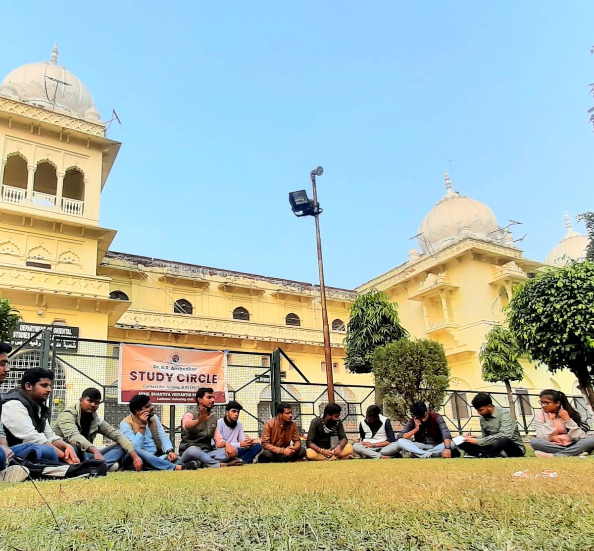 iGhanshyamShahi's tweet photo. सामाजिक समरसता दिवस की पूर्व संध्या पर Abvp Lucknow University द्वारा संचालित डॉ बी आर अम्बेडकर #स्वाध्याय_मंडल के अंतर्गत 'समानता की ओर भारत की यात्रा: उपलब्धियां एवं चुनौतियां ' विषय पर चर्चा आयोजित की गई।
#abvplu #abvp #study_circle https://t.co/8qipjO2o3C