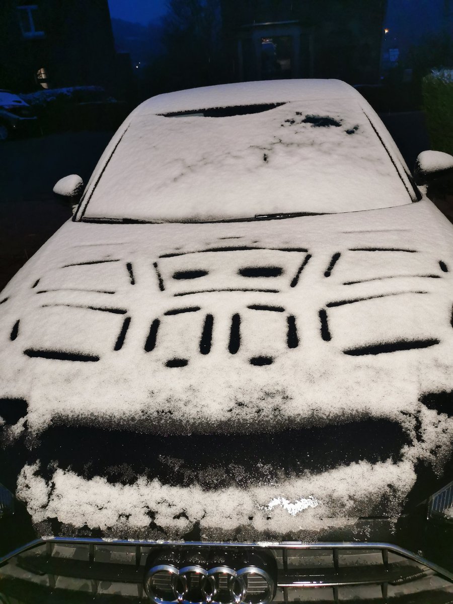 thedarkside042's tweet photo. Après les animaux qui tournent en rond, voici un message galactique sur ma voiture ce matin.
Je précise que ma voiture était à l'arrêt donc totalement froide. 
#ilvasepasserquelquechose
#capartencouille https://t.co/lVm0095nPo