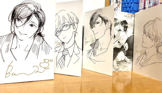 ラスト!サイン本らしいラフ絵で。実はこのサイズで顔を描くのが大きすぎて苦手です🤫ライブペイントに憧れる身としては大きい絵を描けるように練習したいところ…(というほどこの絵も大きくないし!) 