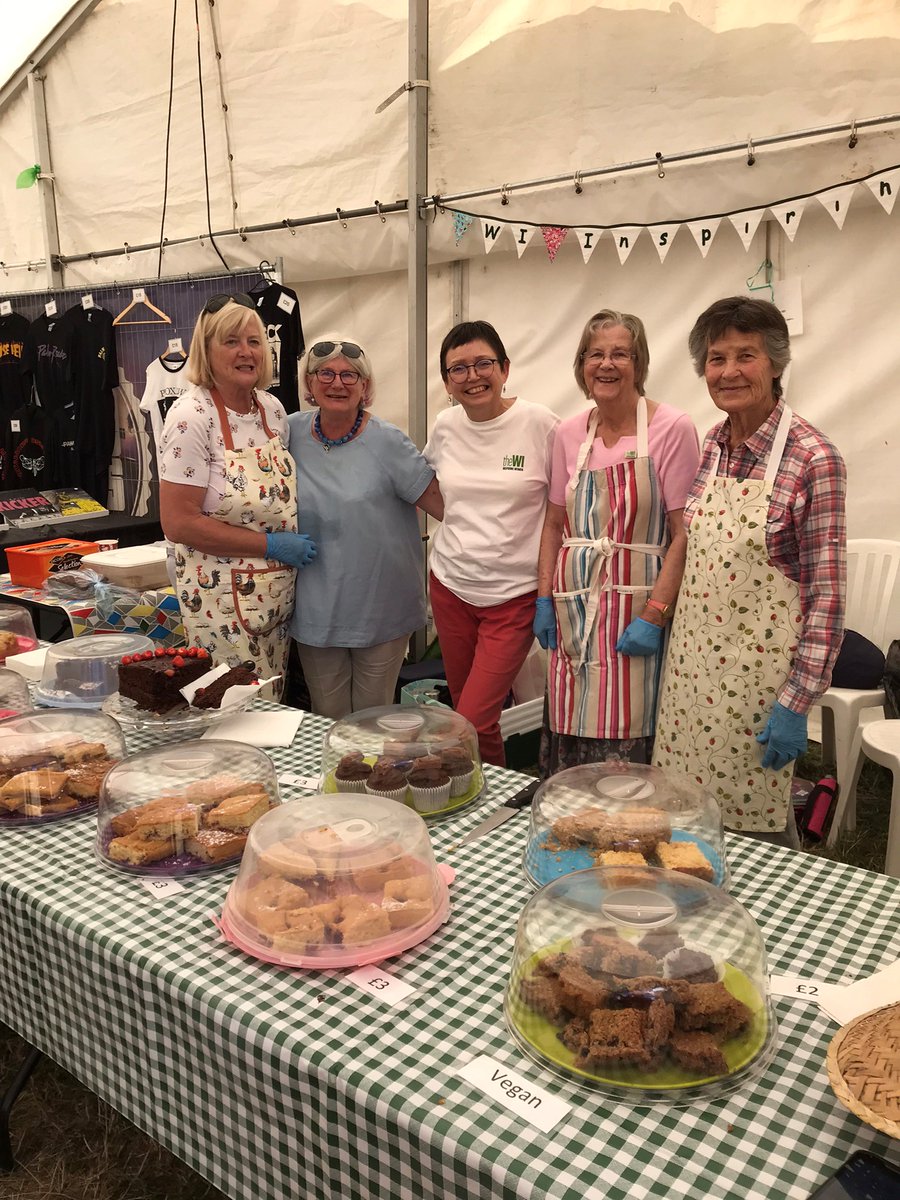 We always knew that cake rocks - but this proves it! 🍰🤘
A massive thank you to Compton Abdale & Hazleton WI who have donated the profits from selling 200 slices of cake to rock fans at the @2000trees Festival #Cheltenham this summer - £400! - to our #CrowdfundCotswold campaign