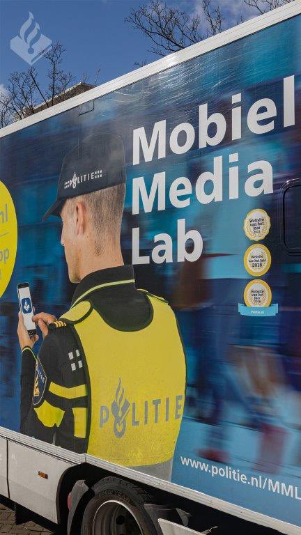 Dinsdag 6 december staat het MML van de politie op de Laan van Poot/Houtrustweg en woensdag staat hij op de Goudsbloemlaan! Alles weten over VUURWERK? Kom eens langs!