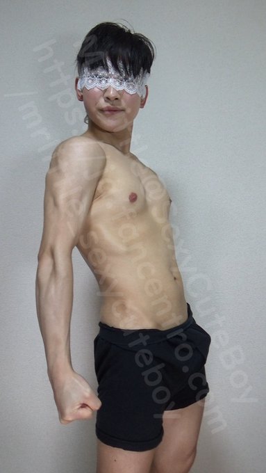 3 pic. I love to eat and masturbation?

My body is fine everyday?

▼Fancentro▼
https://t.co/nnJyGp682z