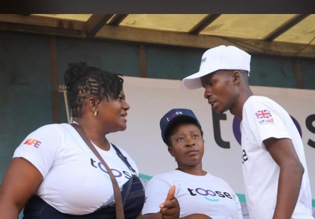 MUSASAZIM's tweet photo. Siya Mhirizhonga. Say No to GBV
Chiredzi woyeeee.
#16DaysOfActivismAgainstGBV mhuri yakabatana imhuri yakafara #Toose pamwe chete supported at #Safecommunities #Ecorys @UKinZimbabwe https://t.co/AZWlepFiXk