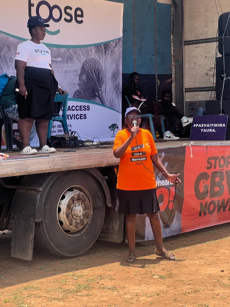 MUSASAZIM's tweet photo. Siya Mhirizhonga. Say No to GBV
Chiredzi woyeeee.
#16DaysOfActivismAgainstGBV mhuri yakabatana imhuri yakafara #Toose pamwe chete supported at #Safecommunities #Ecorys @UKinZimbabwe https://t.co/AZWlepFiXk