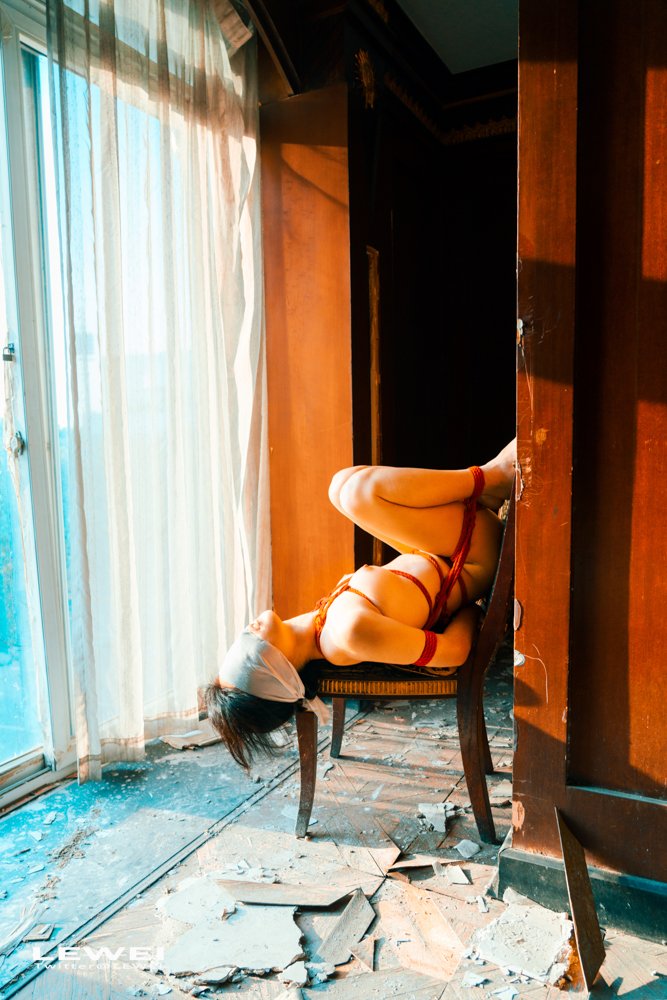 上海废弃酒楼3~
出镜：@qingsha56358361
#LEWEI #Shibari  #Bondage
#ChinaShibari #废墟捆绑
不止拍捆绑，各类主题创作拍摄欢迎私我约拍～
投稿：
@Fengsiyuan
@tbzt3623
@ZHOUSHUREN_ https://t.co/WZoiTwPwwX
