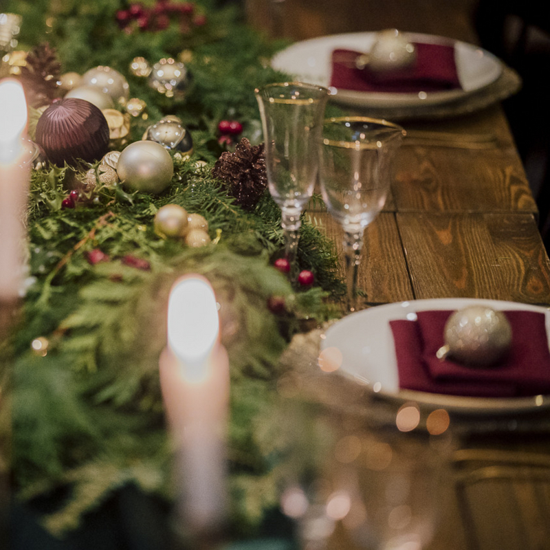 Hospitality_247's tweet photo. You can really let your creativity flow when setting up a dinner table π Combining coloured linen on top of our #rustictables, with gold rimmed glassware & crockery is a fab #Christmas combination! π
Head to our website, linked in bio, to browse our full range of products β https://t.co/bYiD4zZ9Hm