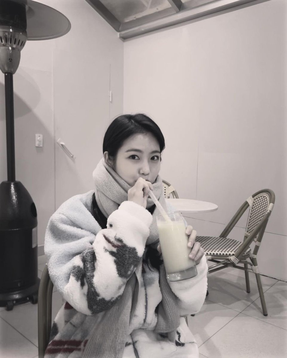 ye___118's tweet photo. [221205] #옌스타그램 #신예은 #shinyeeun https://t.co/bllCz3ceW0