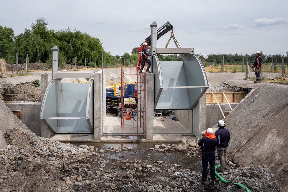 RegaberSA's tweet photo. Proyecto realizado por @rubicon_latam; instalación de compuertas #FlumeGate.
🤔 Conseguimos:
🔹 Controlar el nivel del caudal y derivar el recurso hídrico.
🔹 Mediciones precisas con fuente de alimentación fotovoltaica y operación remota.
#telemetria #telecontrol #regaber https://t.co/0L7nVYHmcx