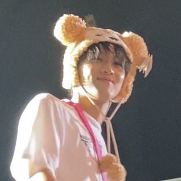 pinkedsun's tweet photo. haechan's little dimple smile :( https://t.co/KM68NMLv3v