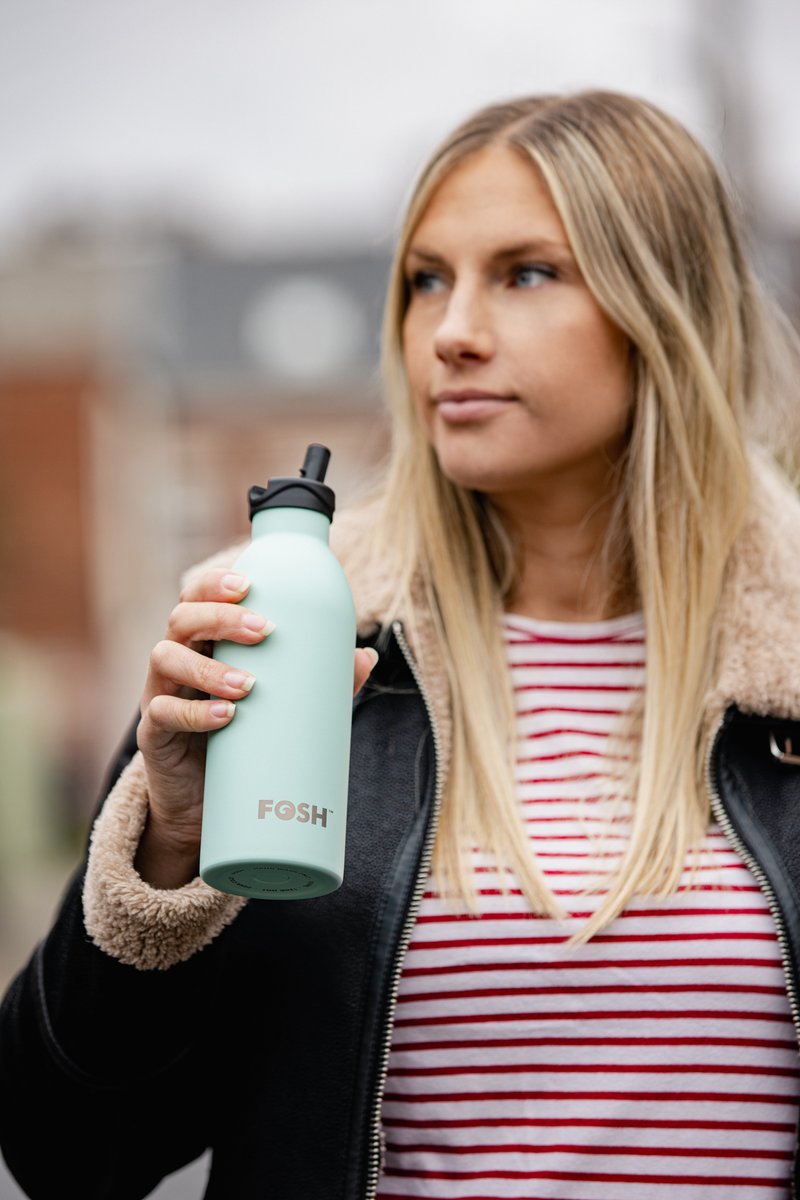 Looking for the perfect #ChristmasPresents With single-use items making up 85% of plastic waste #XMAS2022 reusable water bottles are the 'must have' gift! read london-post.co.uk/single-use-ite… #waterbottle #eco #plastic #singleuseplastic #GoGreen #waterbottle #perfect #GiftIdeas