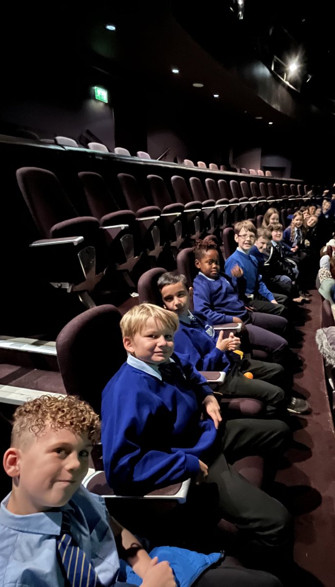 MrsLShaw's tweet photo. Dosbarth 5S absolutely loved watching Robin Hood at @RiverfrontArts 🎭 @MiltonPrimary17 https://t.co/sTZli5Qitw