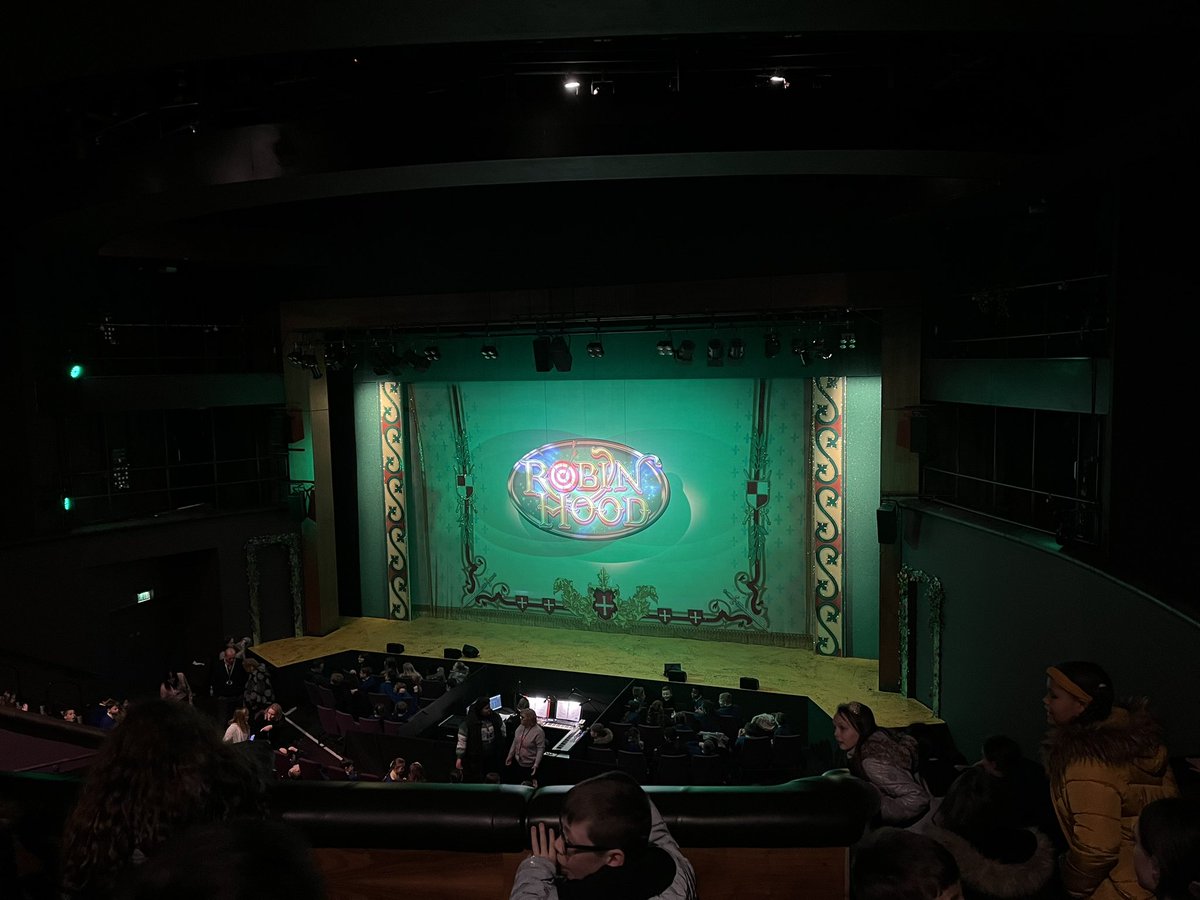 MrsLShaw's tweet photo. Dosbarth 5S absolutely loved watching Robin Hood at @RiverfrontArts 🎭 @MiltonPrimary17 https://t.co/sTZli5Qitw