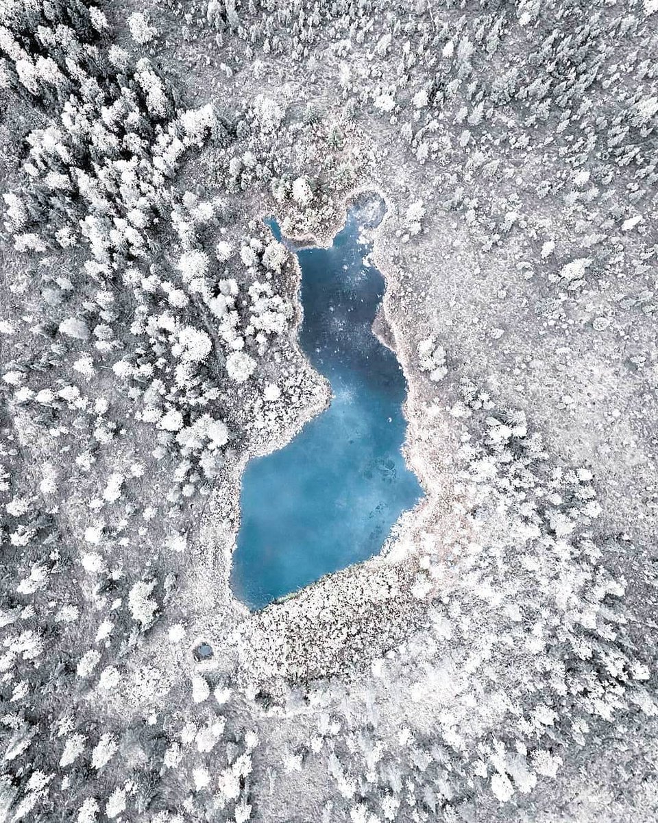 🥂 Let’s raise a toast for the Independence of Finland! 🇫🇮💙Today Finns celebrate their nation’s 105th year of independence. 📸Marko Leminen captured a magnificent icy shot of this Finland-shaped Neitokainen pond in Kittilä. #VisitFinland #OurFinland