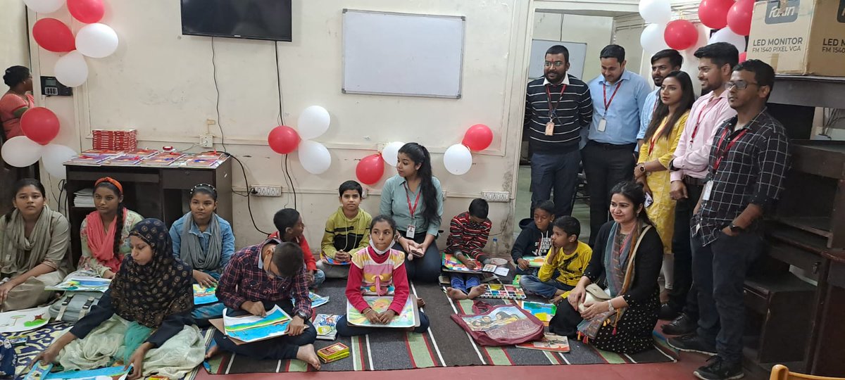 _chetankapoor's tweet photo. From being traffic cops in Pune, to donating blankets in Hyd, to counselling students in Noida &amp; Gurgaon, to regaling children with special needs, to painting the town red all over... #TechMighties had a field day today!
#MahindraVolunteeringDay  
@MahindraRise | @tech_mahindra https://t.co/iWv28OcinX