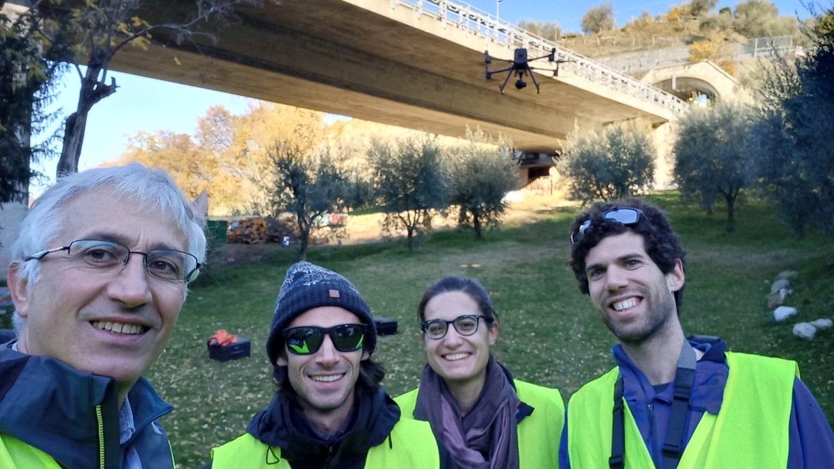 LabMGF's tweet photo. Last week we were involved in the activities of #bridgeinspection in the area of Provincia di Brescia. Through an integrated approach adopting traditional topographic techniques, #terrestriallaserscanning and #dronephotogrammetry the team conducted 2 bridge inspections 🌁
🧵1/n https://t.co/oKApVC9A0O