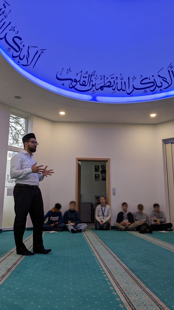 luqmanula's tweet photo. Es ist immer wieder eine Freude Schüler in die Moschee zu empfangen. Dies fördert das Verständnis in Gesellschaft. Am Freitag besuchten 23 Schüler der International School Augsburg. Wie heißt es so schön, "Der Mensch ist dessen Feind was er nicht Kennt. H.Ali r.a."
@BMBF_Bund https://t.co/9H3Guea6Hx