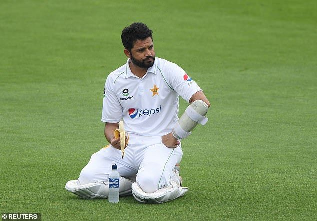 WasifAhad32's tweet photo. ɪ ᴛʜɪɴᴋ ɪᴛ's ᴛɪᴍᴇ ᴛᴏ sᴀʏ ɢᴏᴏᴅʙʏᴇ ᴛᴏ ᴀᴢʜᴀʀ ᴀʟɪ
@TheRealPCB
@babarazam258
#PAKvENG https://t.co/4TvNclMCe6