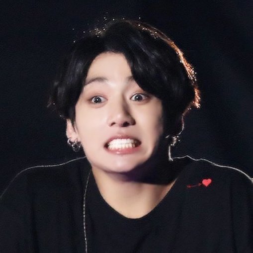 vminkookfairies's tweet photo. jungkook concert moments that i’m emotionally attached to — a thread: https://t.co/6N32doNVvG