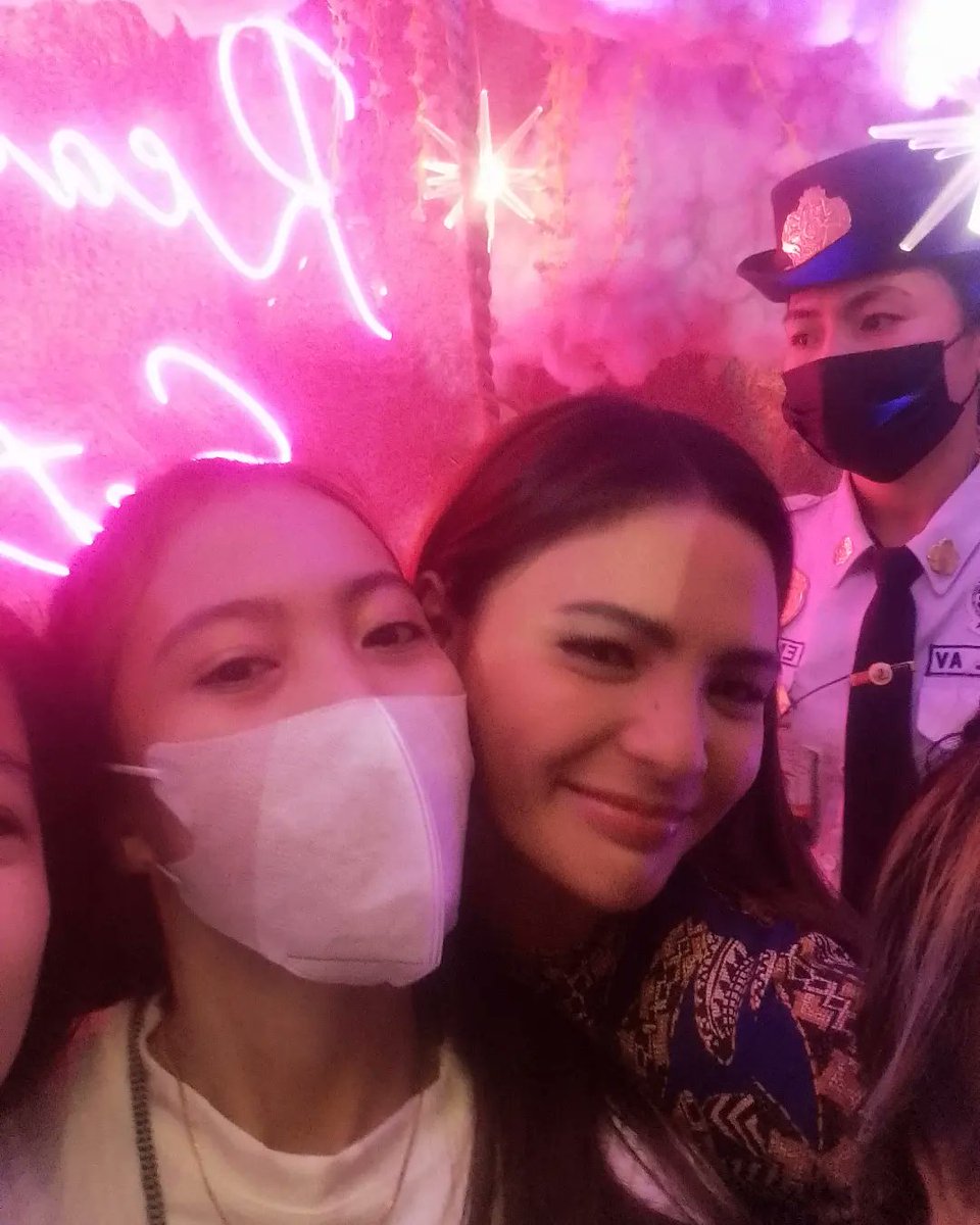 clrsspadilla27's tweet photo. @LoviPoe Iloveyou so much queen I'm so happy na Makita keta in-person finally nakayap den keta iloveyou so much talaga ❤️😭 

I will never forget the date 12:04:22
We first met you ❤️ the best ka mylove ❤️ babygirl ❤️

@LoviPoe https://t.co/v5Gj9nT602