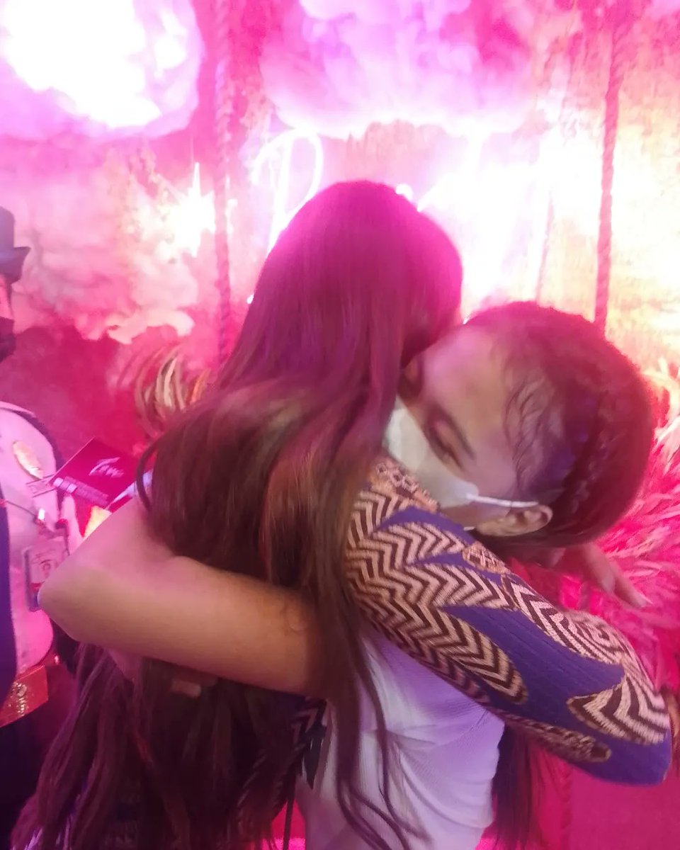 clrsspadilla27's tweet photo. @LoviPoe Iloveyou so much queen I'm so happy na Makita keta in-person finally nakayap den keta iloveyou so much talaga ❤️😭 

I will never forget the date 12:04:22
We first met you ❤️ the best ka mylove ❤️ babygirl ❤️

@LoviPoe https://t.co/v5Gj9nT602
