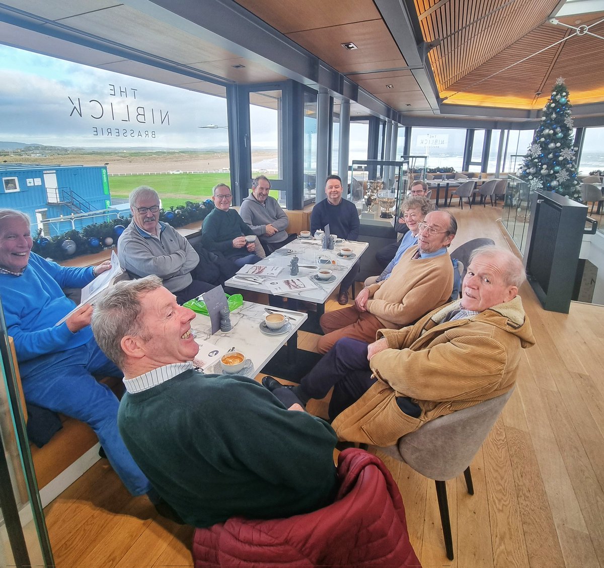 A wonderful morning meeting of the #golfgeeks so much knowledge in one group.  

#standrews #Museum #historians #writers #golf #golfhistory