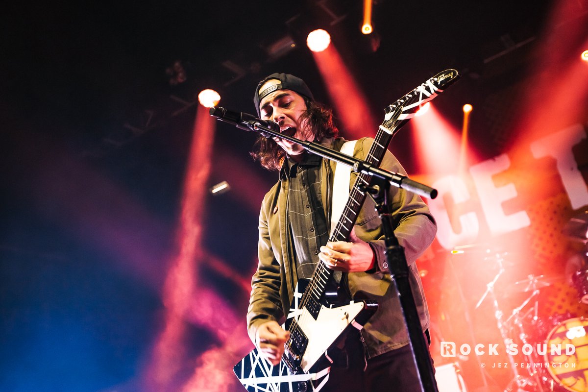 Pierce The Veil in London 💙 Shot for Rock Sound. Gallery: rocksound.tv/photos/gallery…