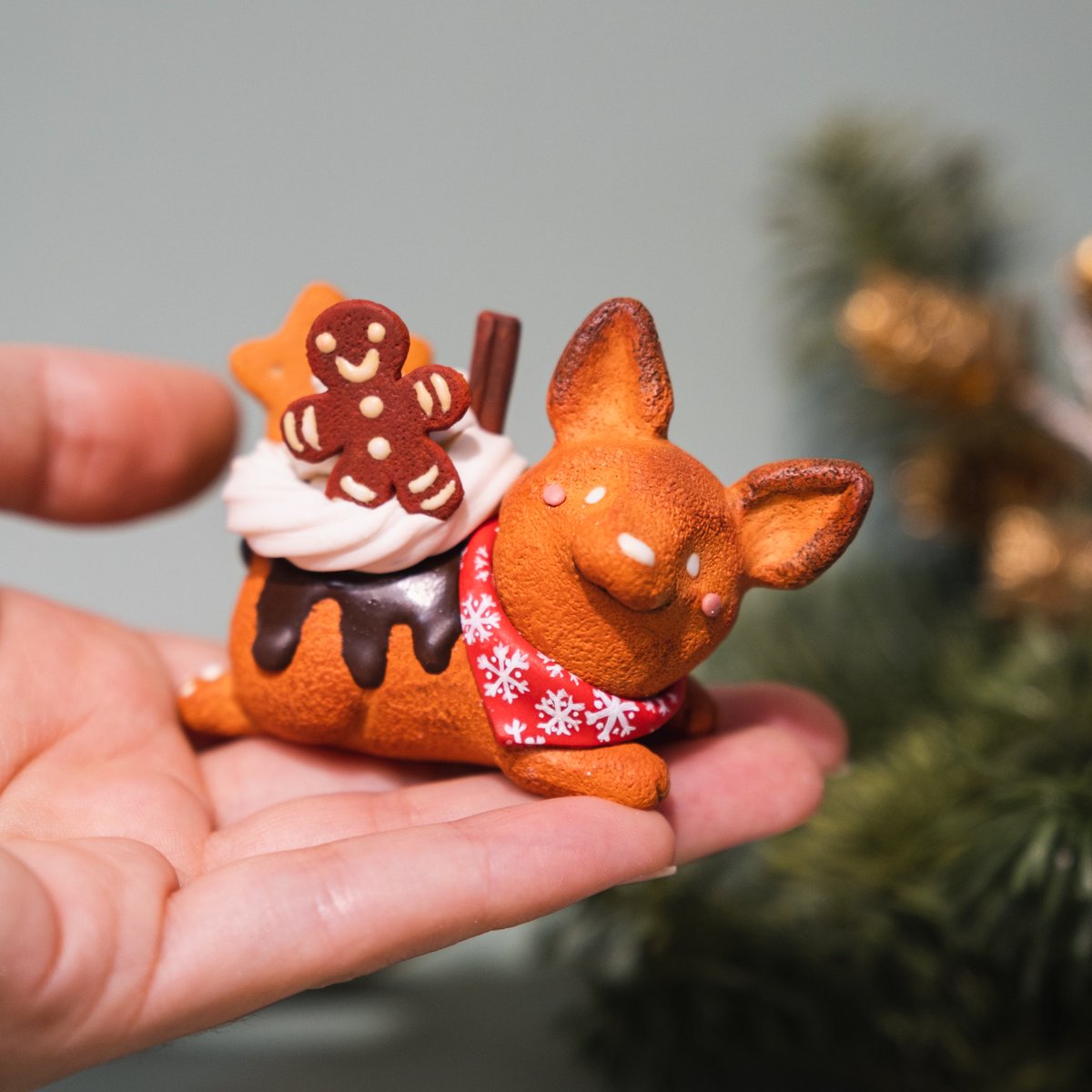 TheFolkyFox's tweet photo. Gingerbread corgi 🎄✨

#clay #toyart https://t.co/H6wKt7oBPR