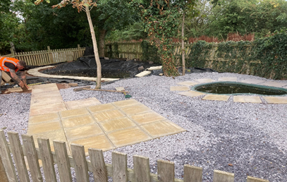 WMPS_Comms's tweet photo. Another fantastic project from our Community Payback team in Warwickshire, who have been busy installing a wildlife area, pond and seating area for pupils and teachers to participate in outdoor learning activities at a school in Nuneaton.
#communitypayback #wmps
@hmpps https://t.co/zN67Rdaqml