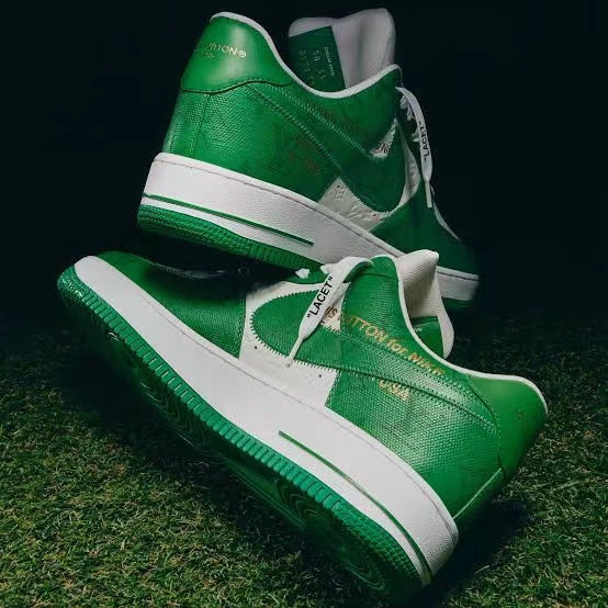 MentalCollegeXX's tweet photo. Presenting our first holders raffle- this Louis Vuitton x Nike Air Force 1 by Virgil Abloh! Valued at approx. 10k USD, this collectible will be raffled immediately post mint, and holders can expect similar raffles regularly.

Final chance for 35 WL !
https://t.co/qVInfCaGc4 https://t.co/B2MXLh0hoq