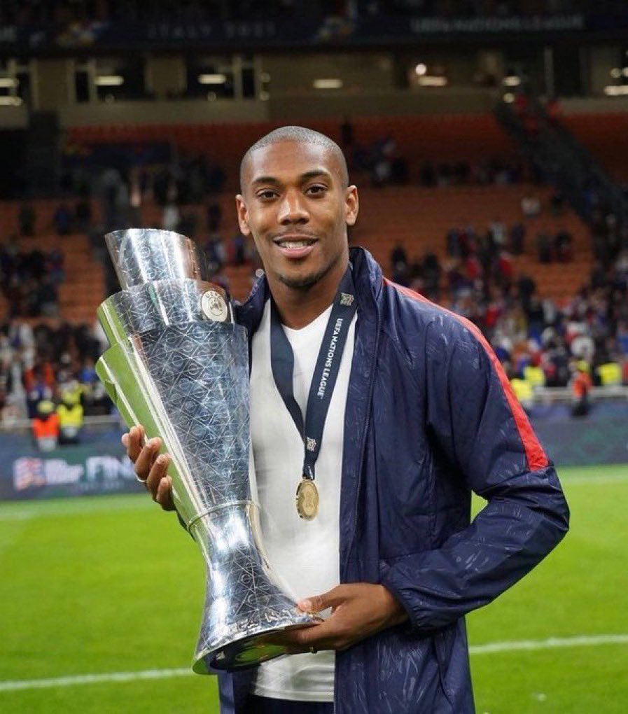 UTDTrey's tweet photo. 27 today and already so much achieved, I know we’ll keep winning for sure king @AnthonyMartial ❤️ https://t.co/eib0s7hBkq